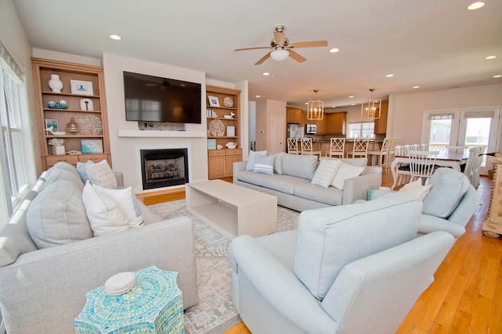 The Coastal Escape, Oceanfront Home - Atlantic Beach, NC