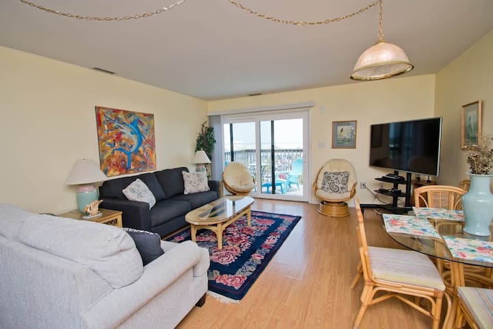 Queens Court 3303, Oceanview Condo - Emerald Isle, NC