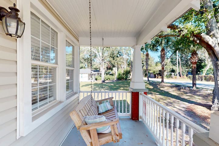 Family-friendly Charming Combo Bungalow W/ Wifi - Charleston, SC