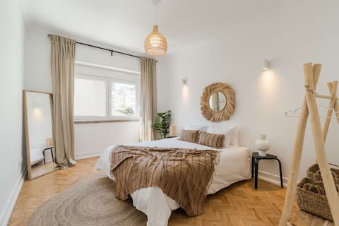 Imóvel de sucesso: Elegant Lisbon 2BR Apartment with Balcony em Alvalade