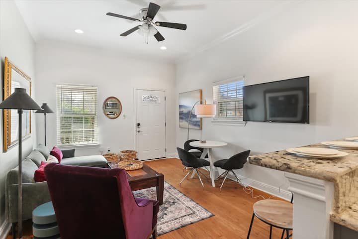 2blocks To Jazzfest Gate! Spotless 3br W Driveway - New Orleans, LA