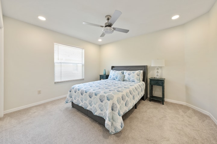 საძინებელი 2: საწოლი 152×203 სმ, კარადა