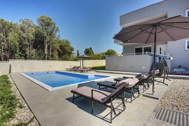 House Grande T&d (74185-k1) - Pula