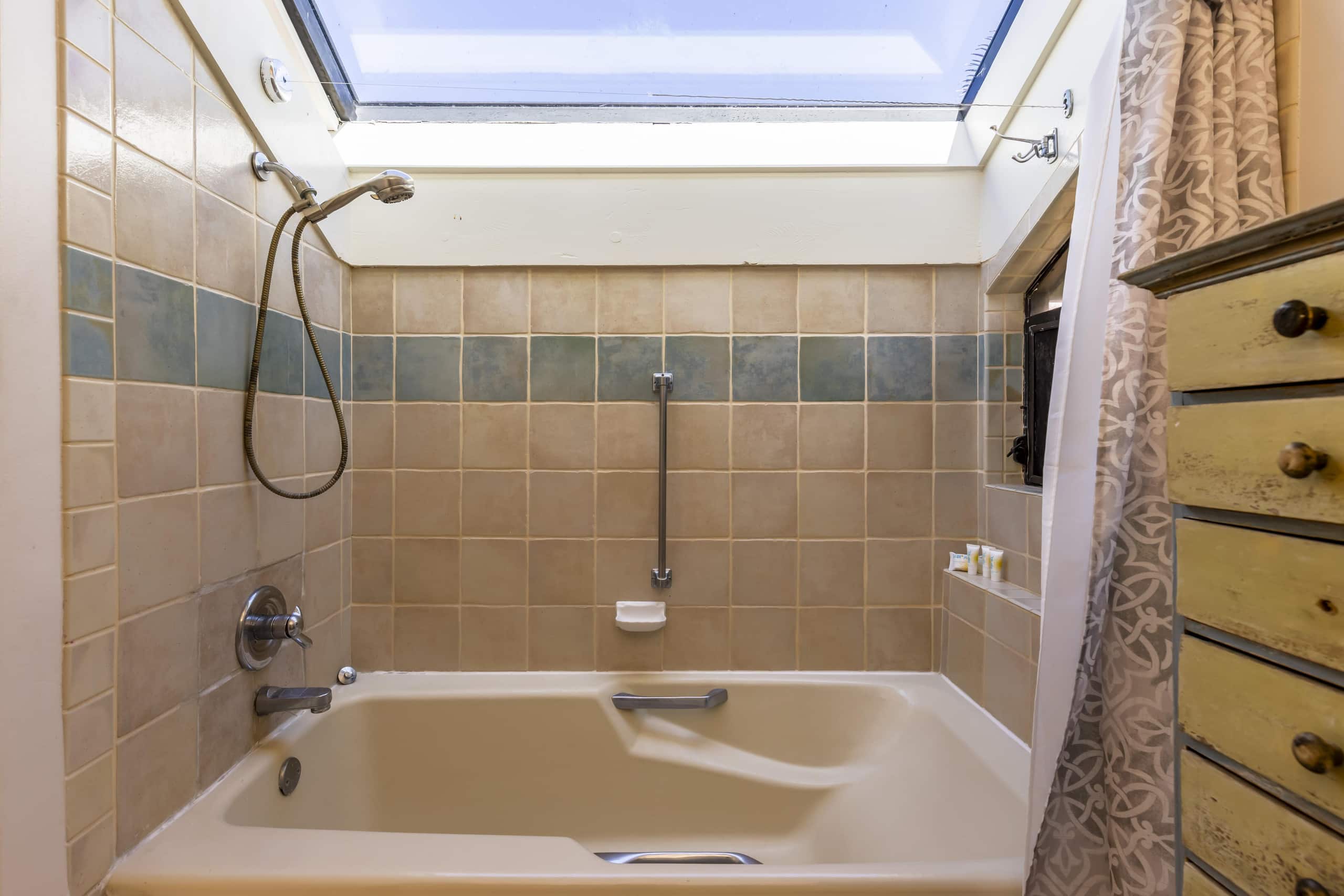 Condo in Lahaina · ★4.75 · 3 bedrooms · 7 beds · 2 baths - Image 42