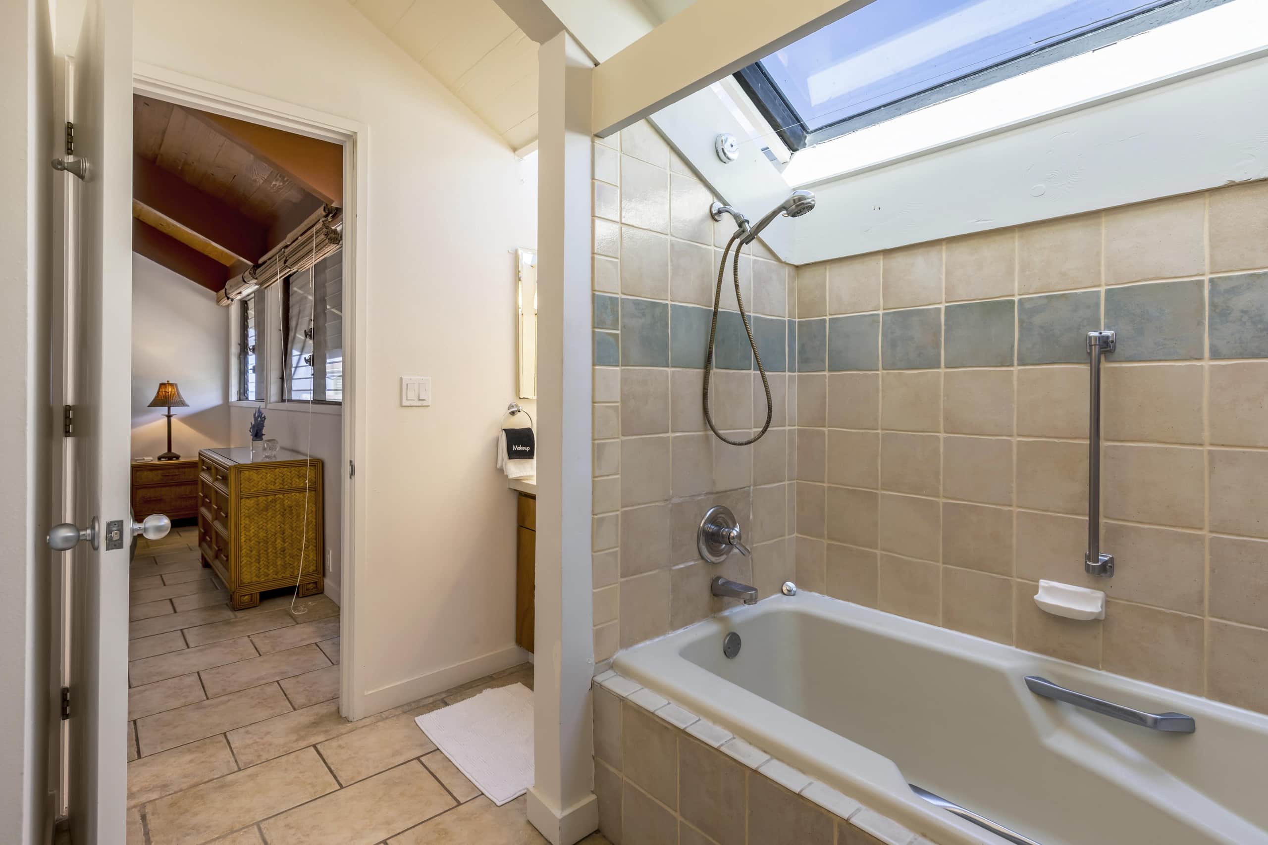 Condo in Lahaina · ★4.75 · 3 bedrooms · 7 beds · 2 baths - Image 41