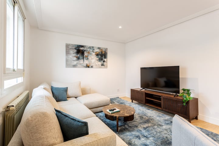 Elevated View Luxe Retreat - Madrid