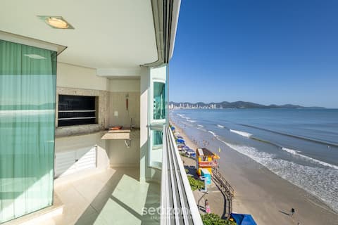 Popular Airbnb listing: Apt w/ gourmet balcony oceanfront RKR0502 in Itapema