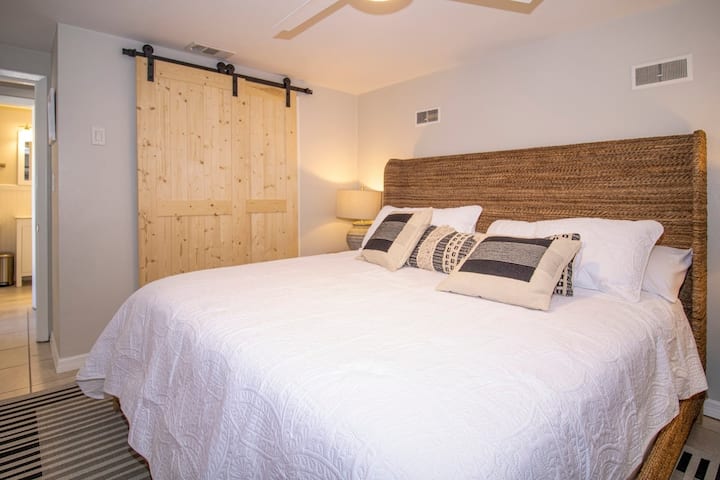Island Breeze 15 - 2 Beds, Beach Access And Pool - Manasota Key, FL