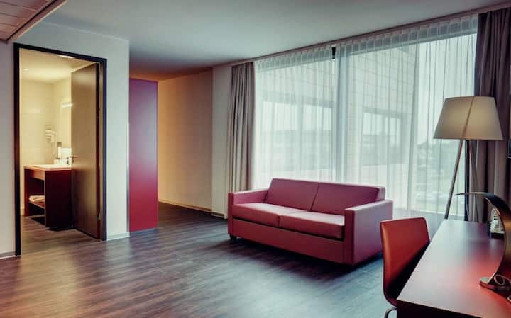 Amedia Amsterdam| Lounge Room| Visit Artis Zoo - Uithoorn