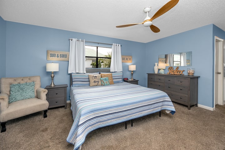 主卧配备加大双人床和套房