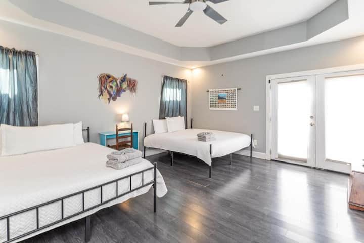 საძინებელი: 2 საწოლი 152×203 სმ