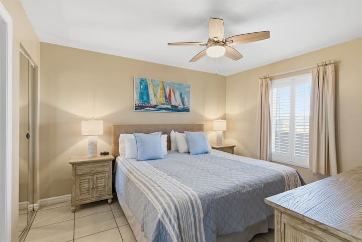 Master bedroom with king bed and 40' Smart Cable TV