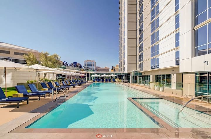 Cozysuites Adeline 2br - Valet Parking, Pool! - Downtown Phoenix - Phoenix
