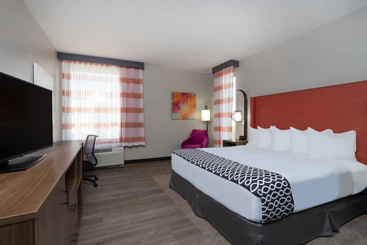 La Quinta Pflugerville | 1 King | Near Lake Pfg - Pflugerville, TX