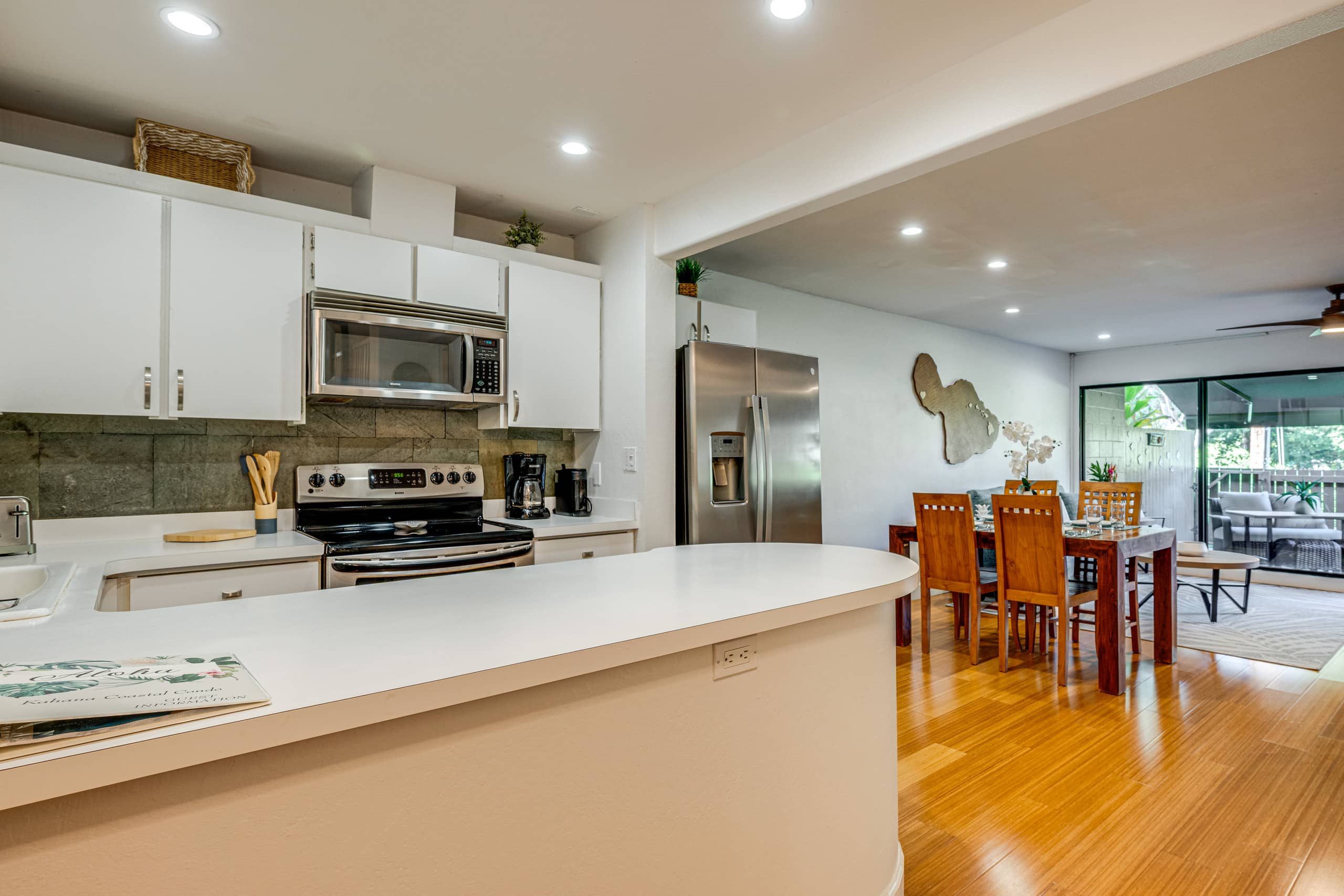 Townhouse in Lahaina · ★5.0 · 2 bedrooms · 4 beds · 2.5 private baths - Image 7