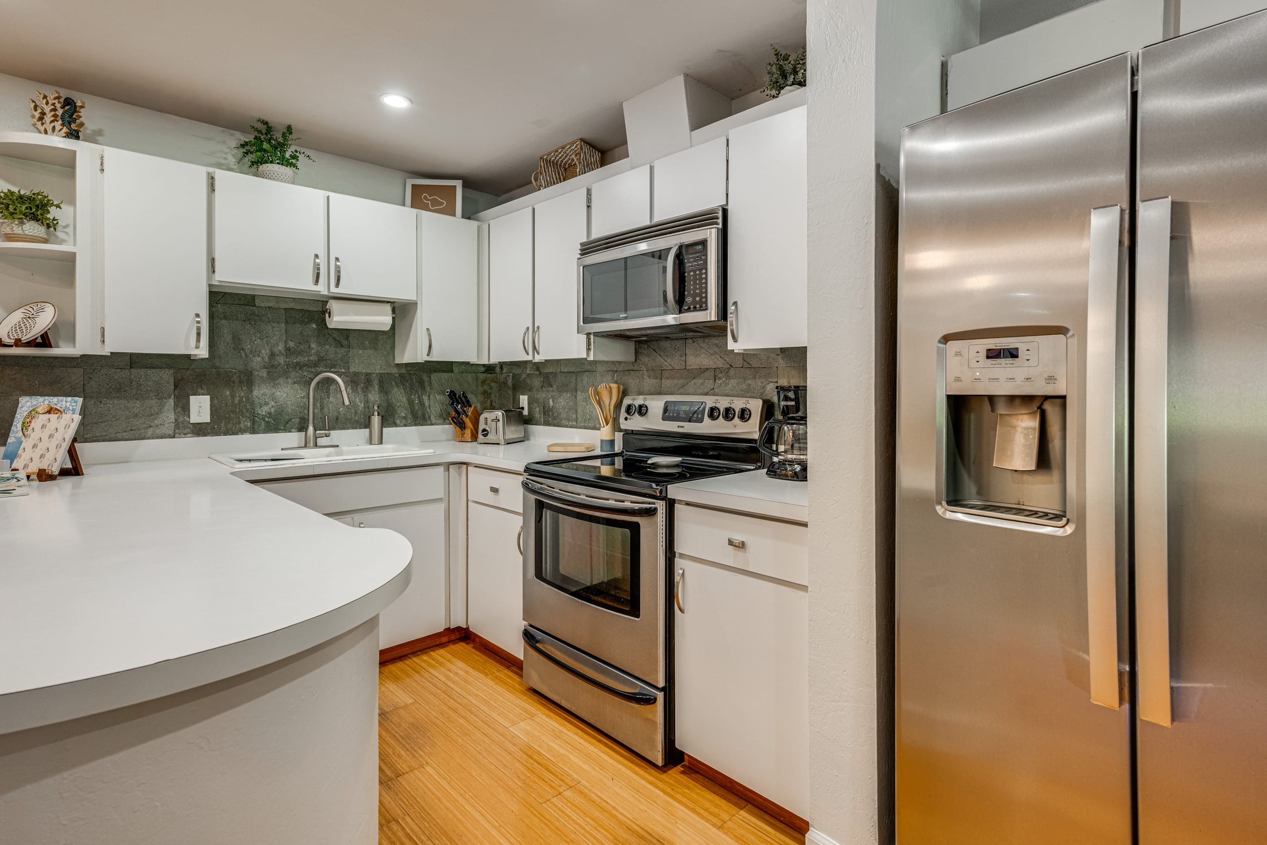 Townhouse in Lahaina · ★5.0 · 2 bedrooms · 4 beds · 2.5 private baths - Image 5