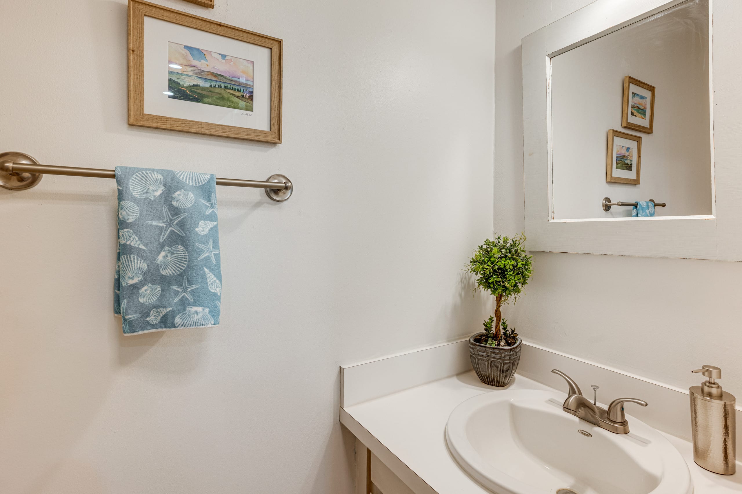 Townhouse in Lahaina · ★5.0 · 2 bedrooms · 4 beds · 2.5 private baths - Image 18