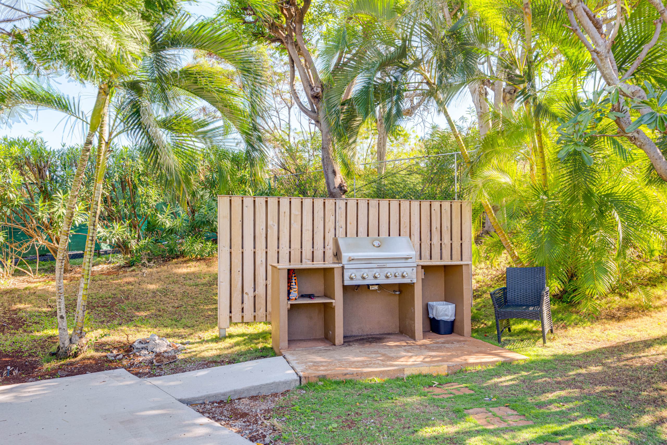 Townhouse in Lahaina · ★5.0 · 2 bedrooms · 4 beds · 2.5 private baths - Image 30