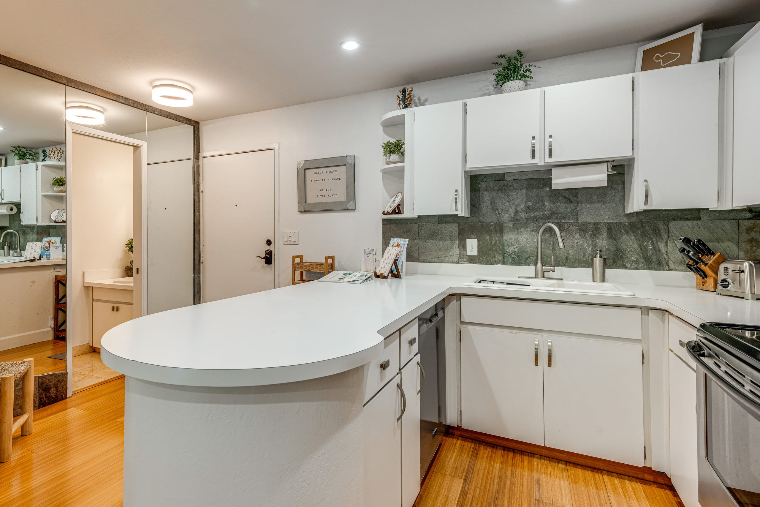 Townhouse in Lahaina · ★5.0 · 2 bedrooms · 4 beds · 2.5 private baths - Image 6