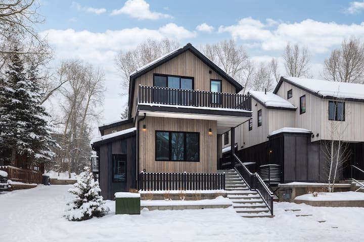 Refined Mountain Living Beside Cornet Creek - Ouray, CO