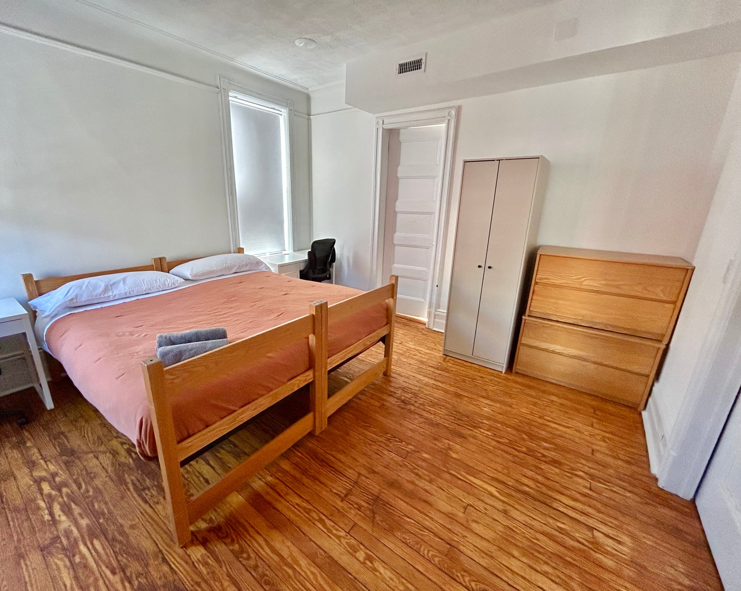 005- Updated Spacious Apartment with Vintage Charm - Photo 12