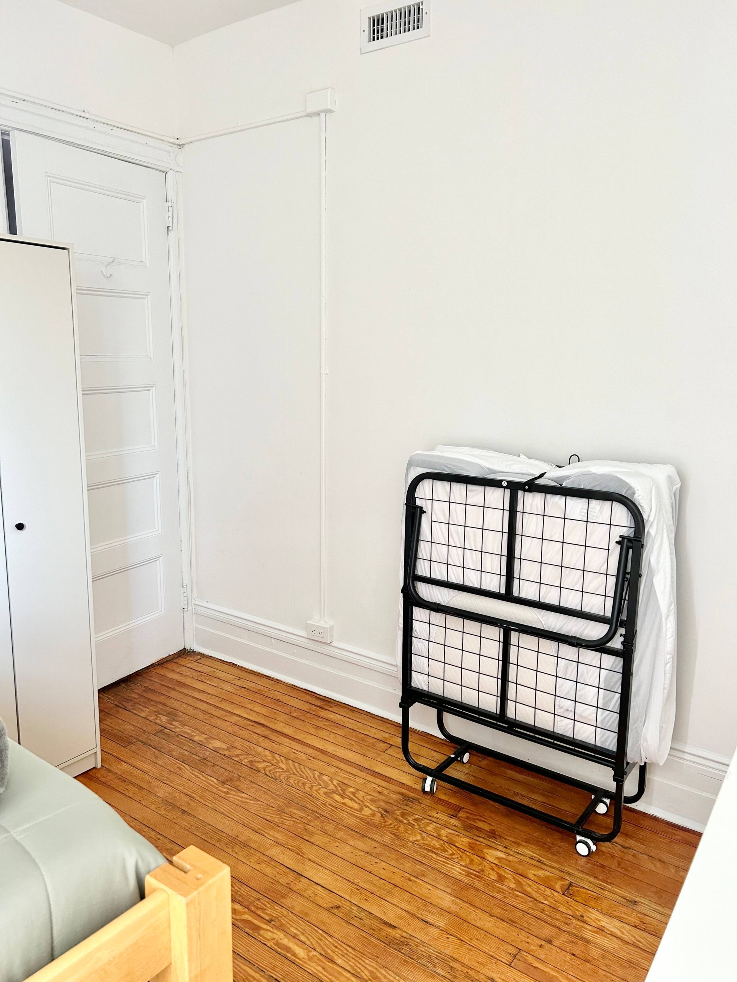 005- Updated Spacious Apartment with Vintage Charm - Photo 14