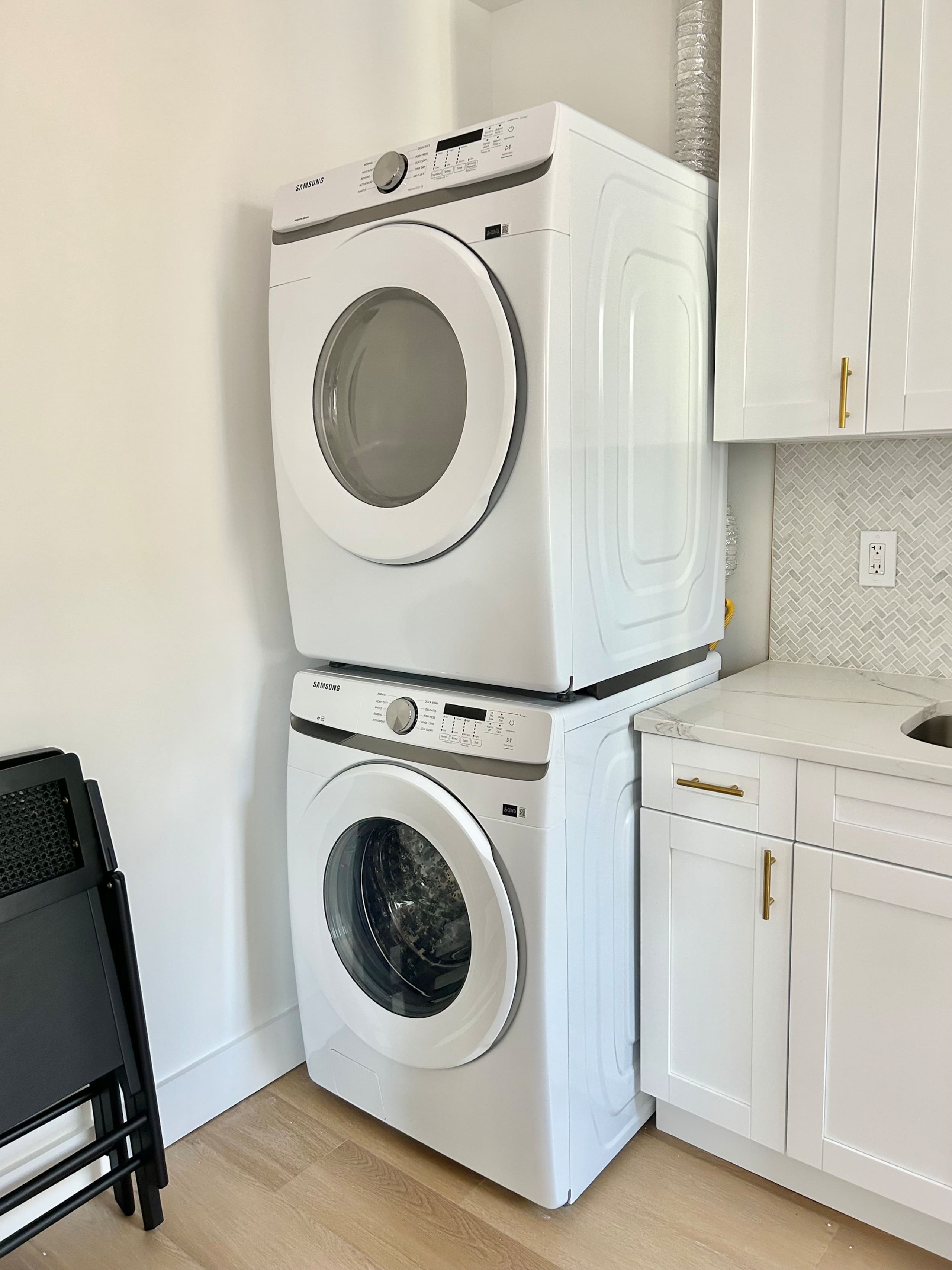 005- Updated Spacious Apartment with Vintage Charm - Photo 18