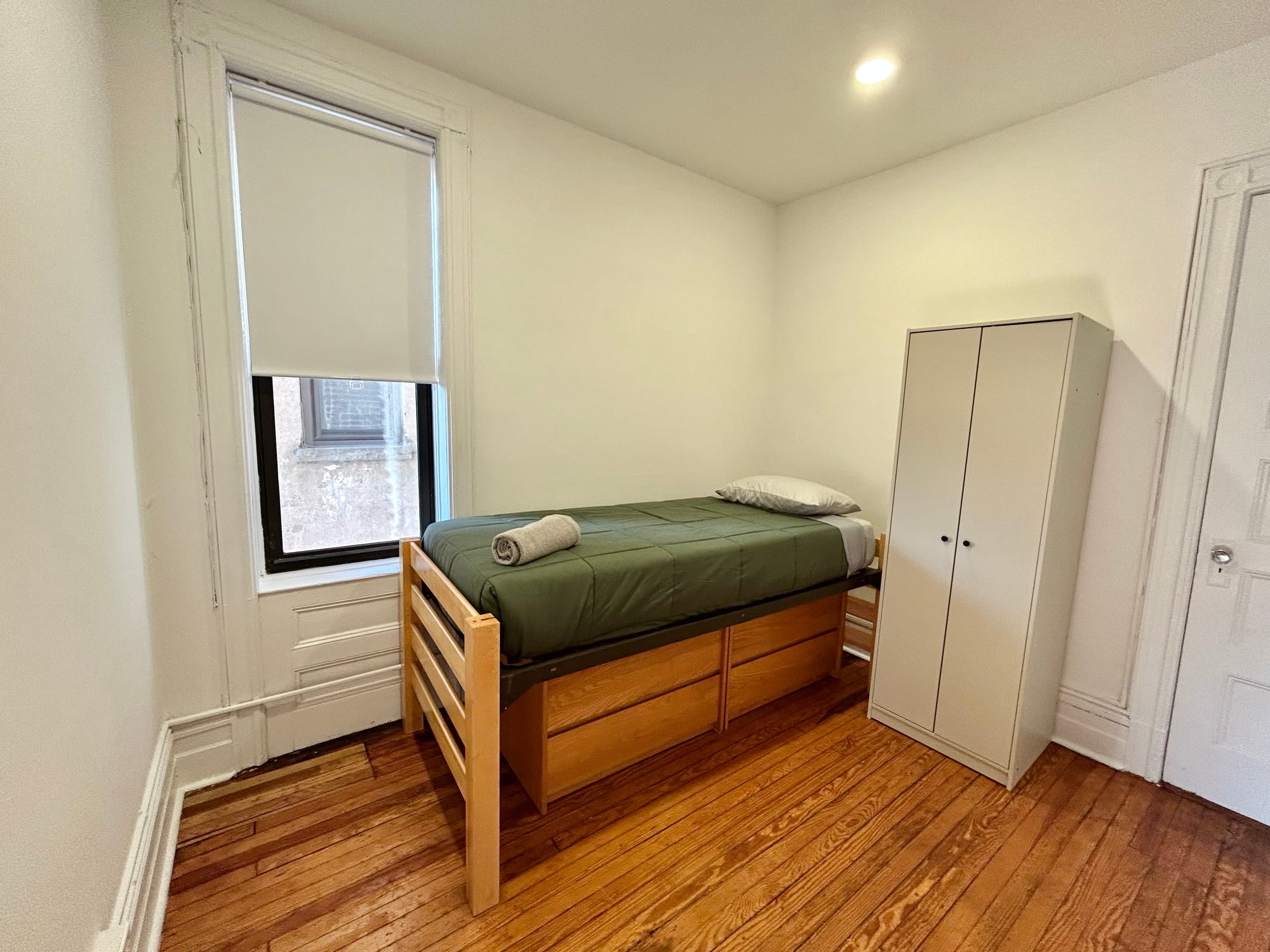 005- Updated Spacious Apartment with Vintage Charm - Photo 13