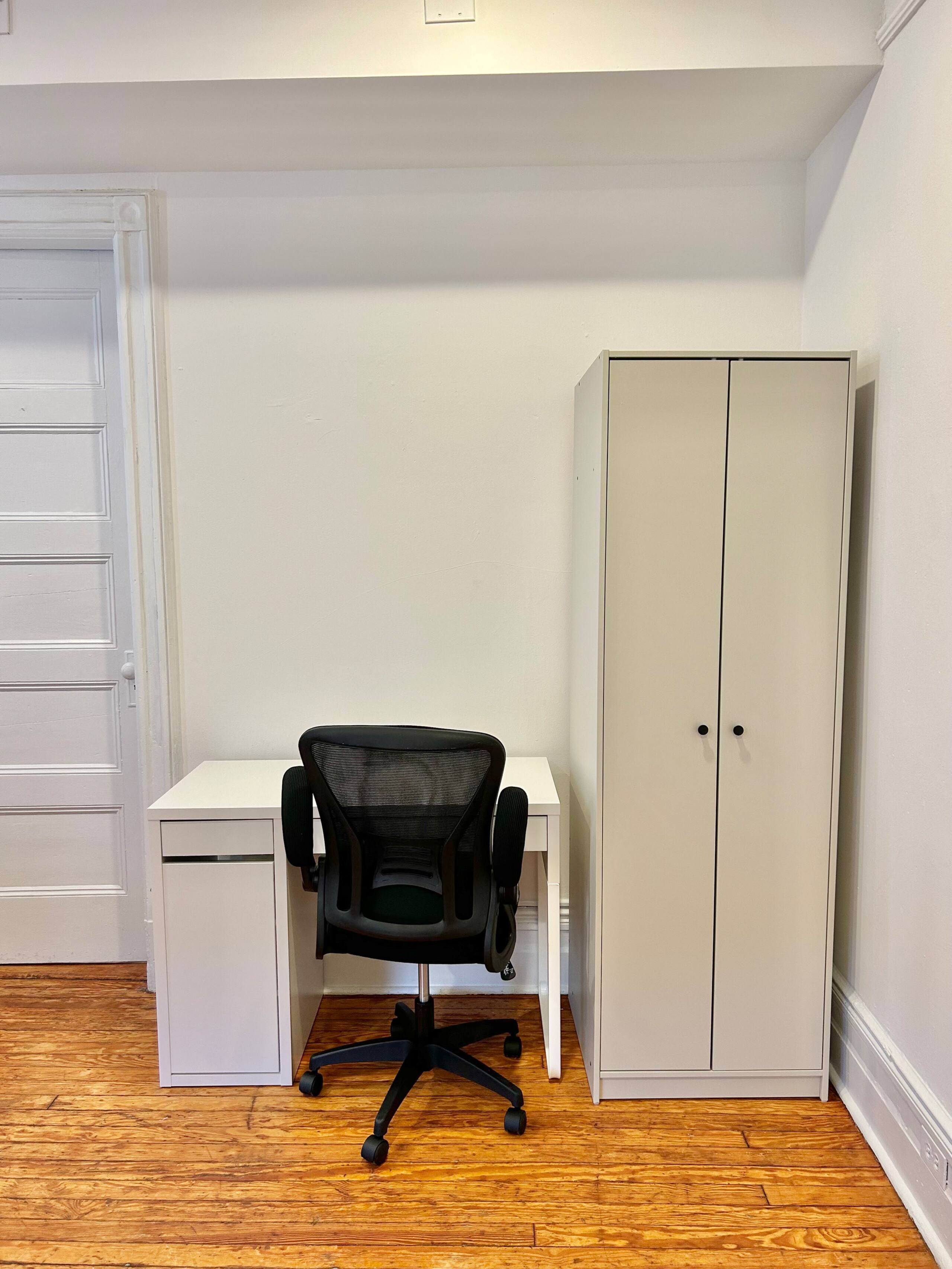 005- Updated Spacious Apartment with Vintage Charm - Photo 16