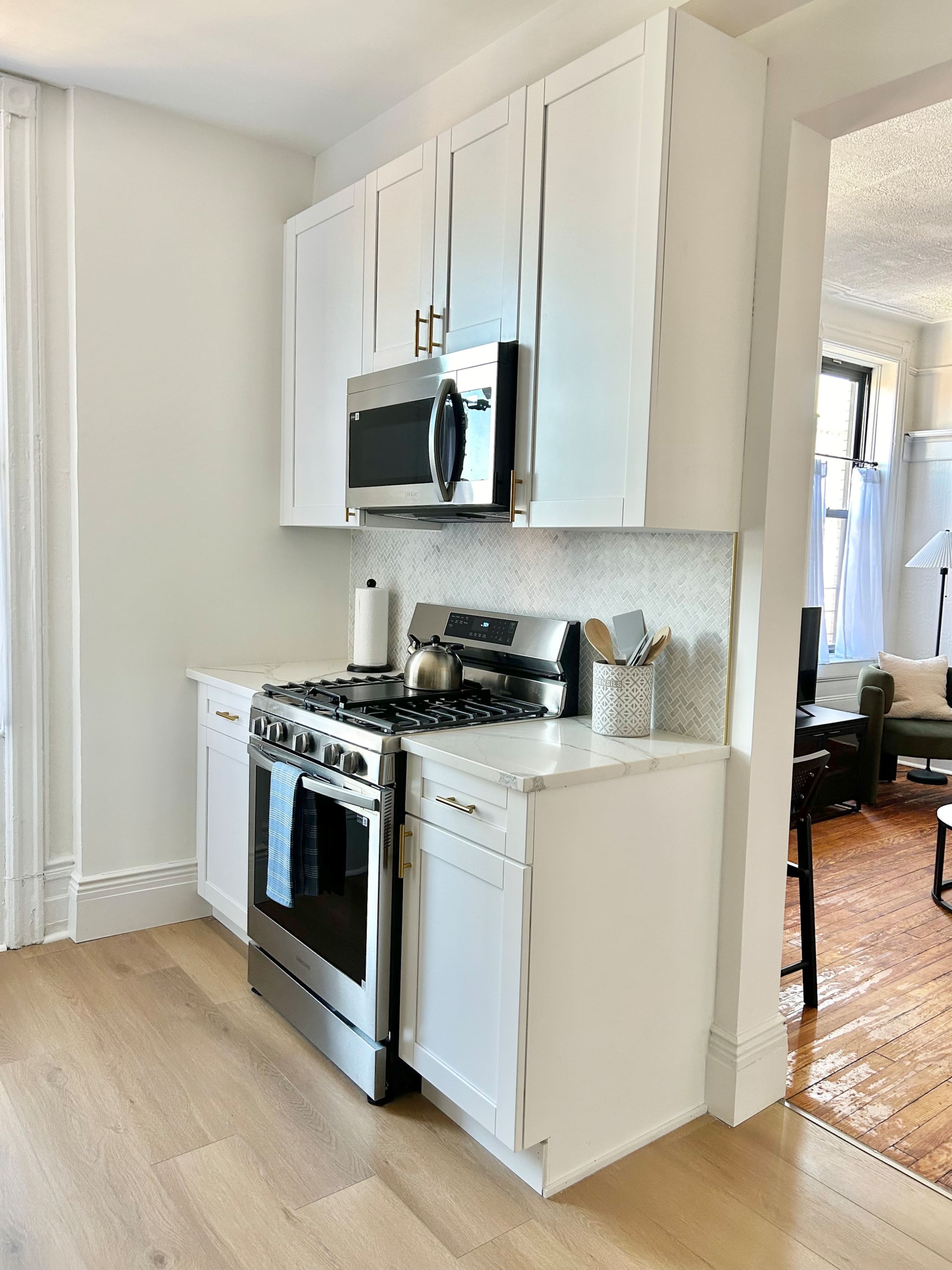 005- Updated Spacious Apartment with Vintage Charm - Photo 9