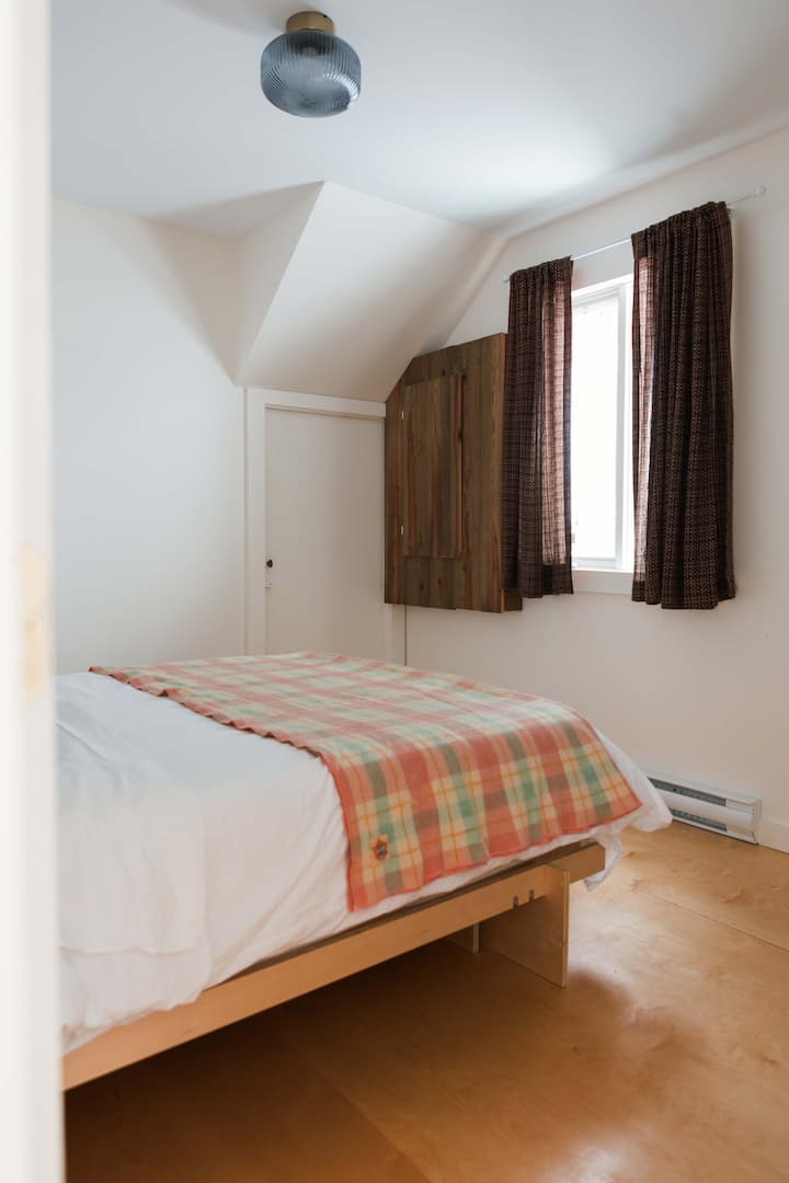 Bedroom 2 features a queen size bed.