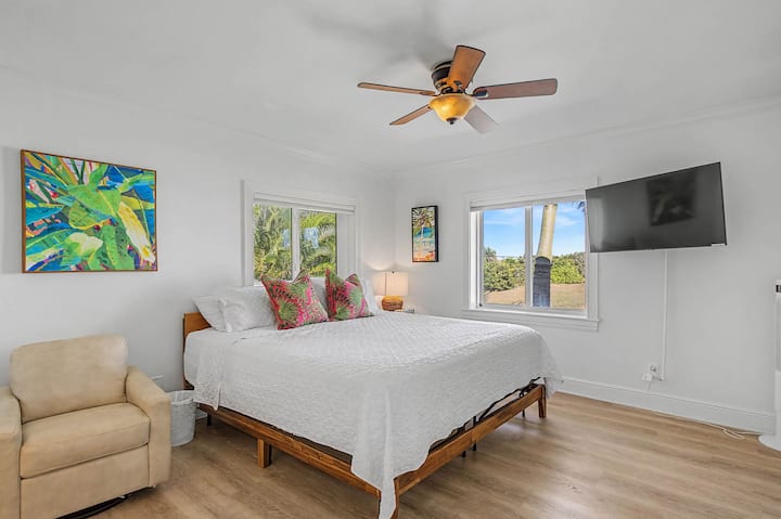 ห้องนอนแรกชั้นสอง