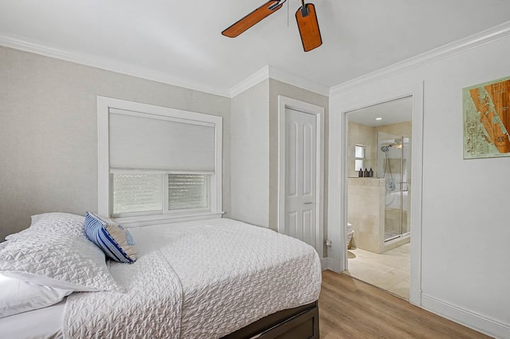 ห้องนอนที่ 2 บนชั้น 2 พร้อมเตียงลากได้ 