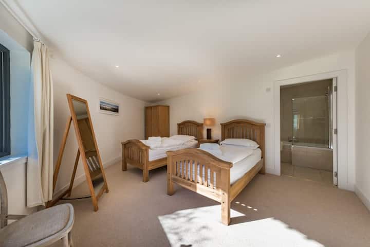 Otters Holt Riverside Retreat Hot Tub - Killin
