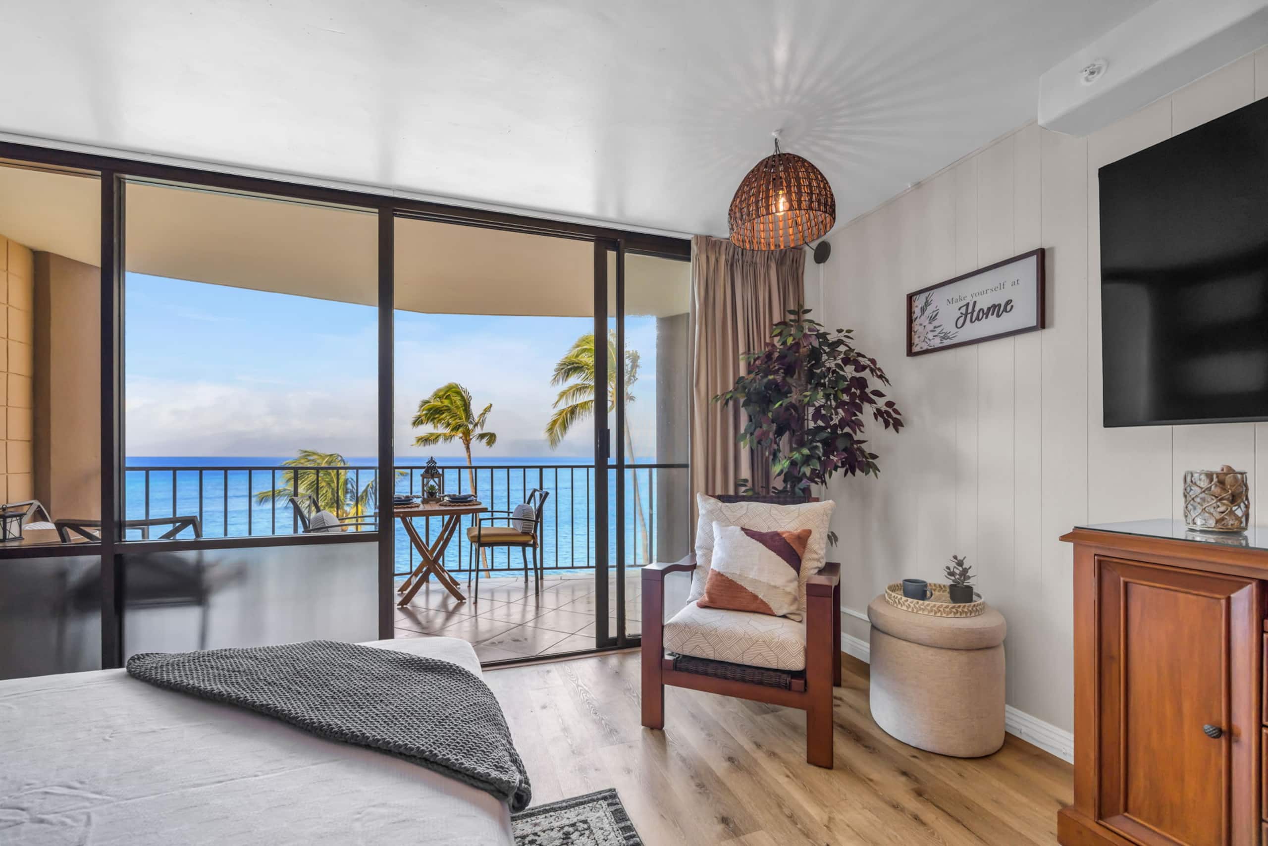 Condo in Lahaina · ★4.8 · Studio · 1 bed · 1 private bath - Image 4