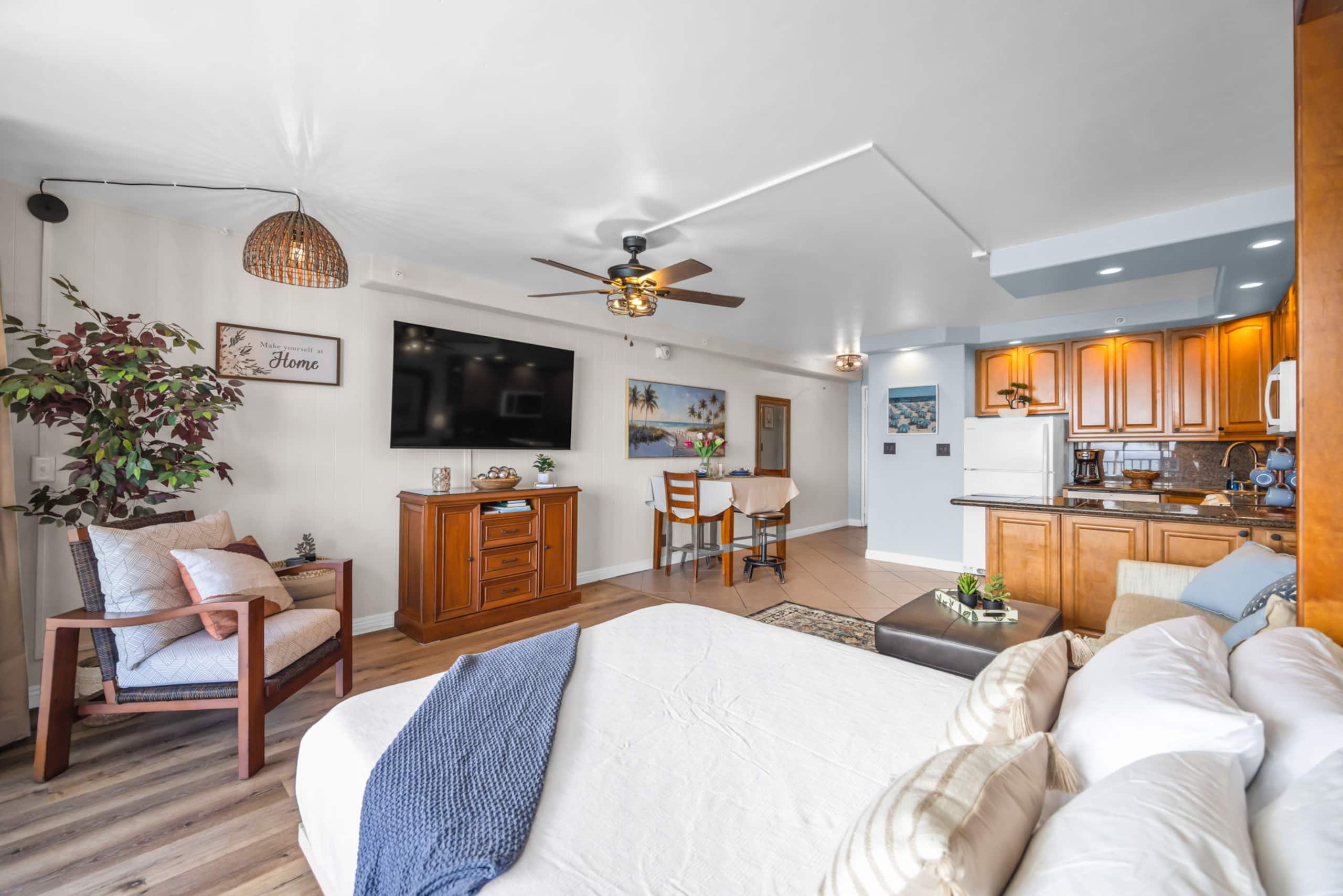 Condo in Lahaina · ★4.8 · Studio · 1 bed · 1 private bath - Image 6
