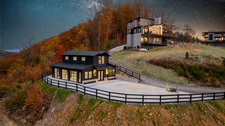 Skycrest Heights ~ Pool, Firepit, Hot Tub, Views! - Houses for