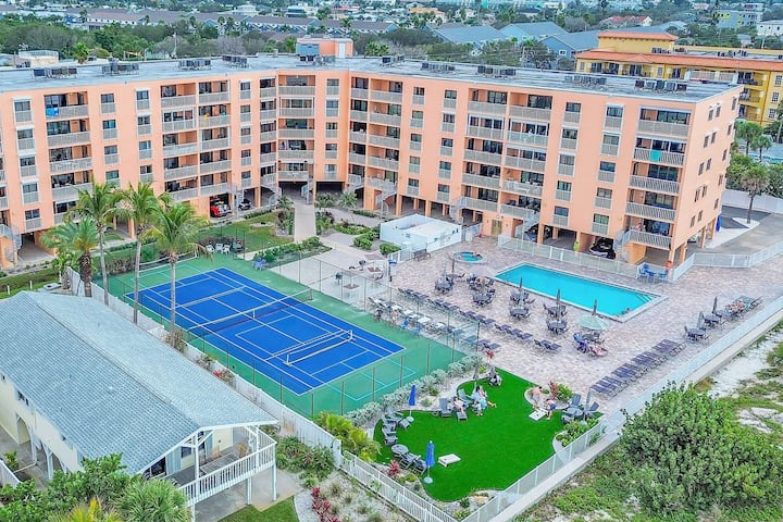 Beachfront, Pool, Grill, Parking ~ 211 Reef Club - Indian Rocks Beach, FL