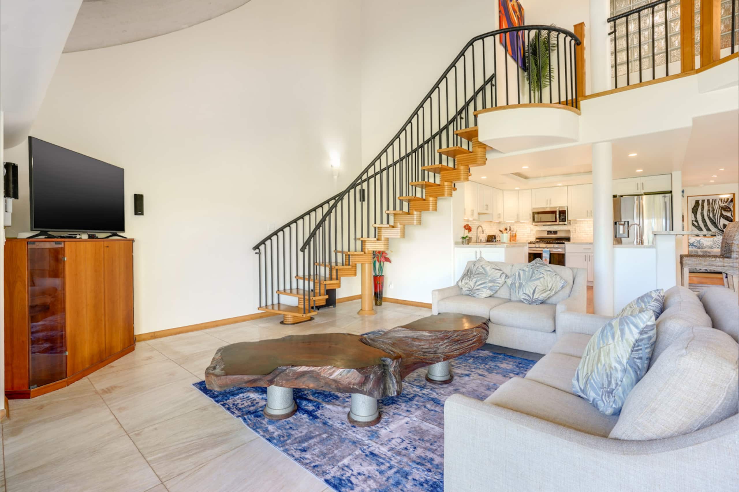 Luxury 2-Story Oceanfront Condo w/ Views & Pool - Photo 8