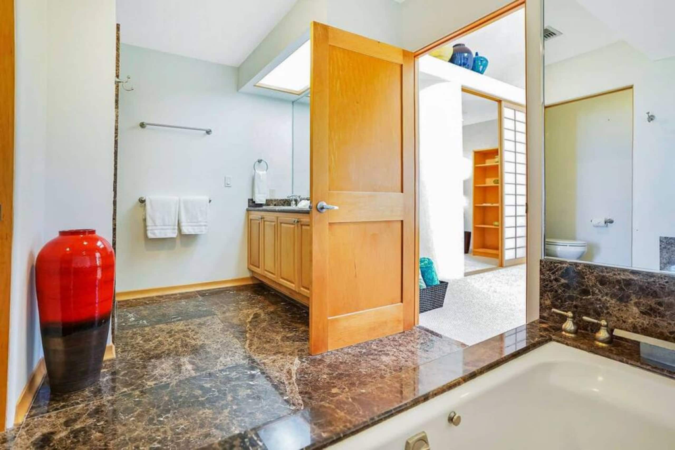 Luxury 2-Story Oceanfront Condo w/ Views & Pool - Photo 59