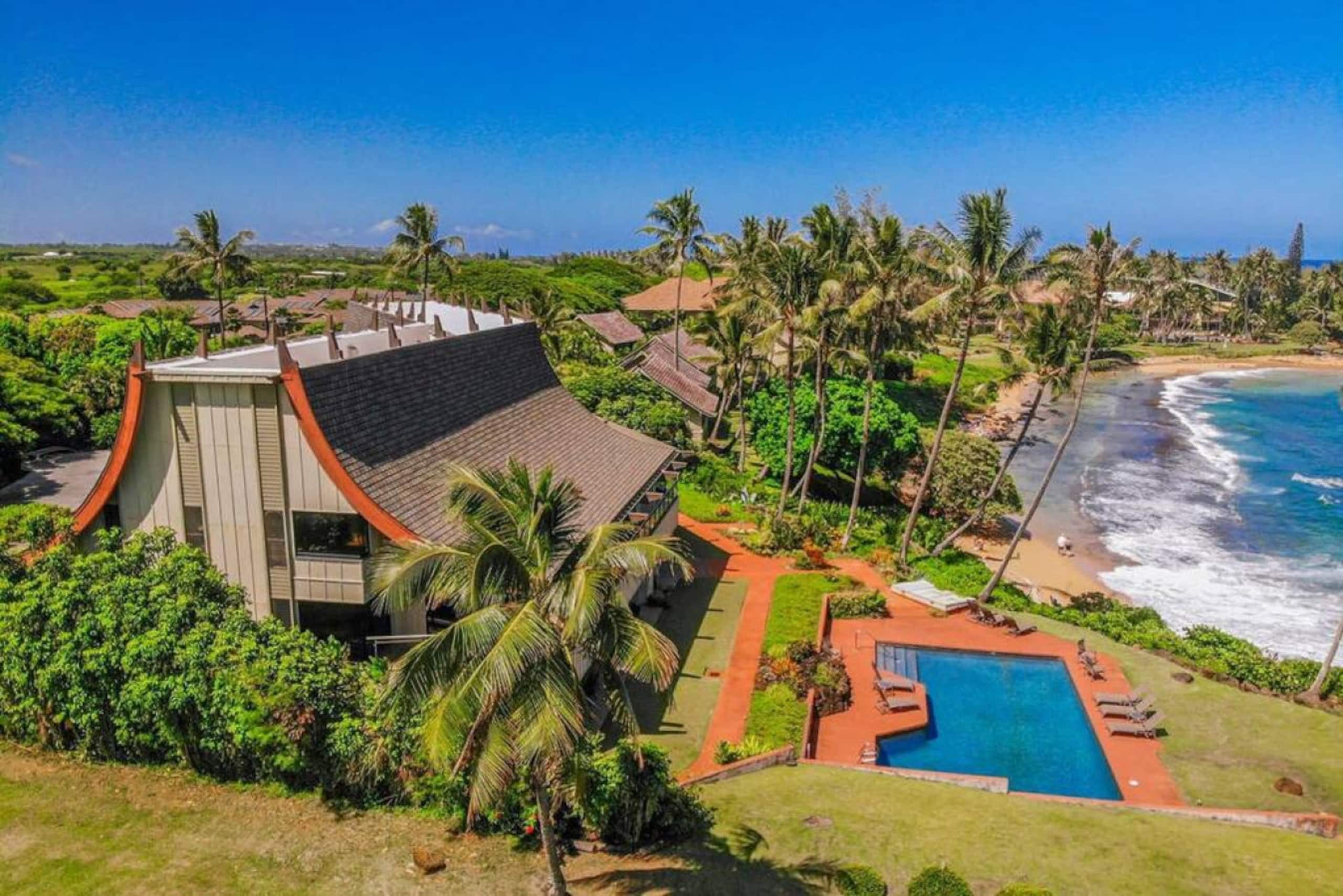Luxury 2-Story Oceanfront Condo w/ Views & Pool - Photo 43