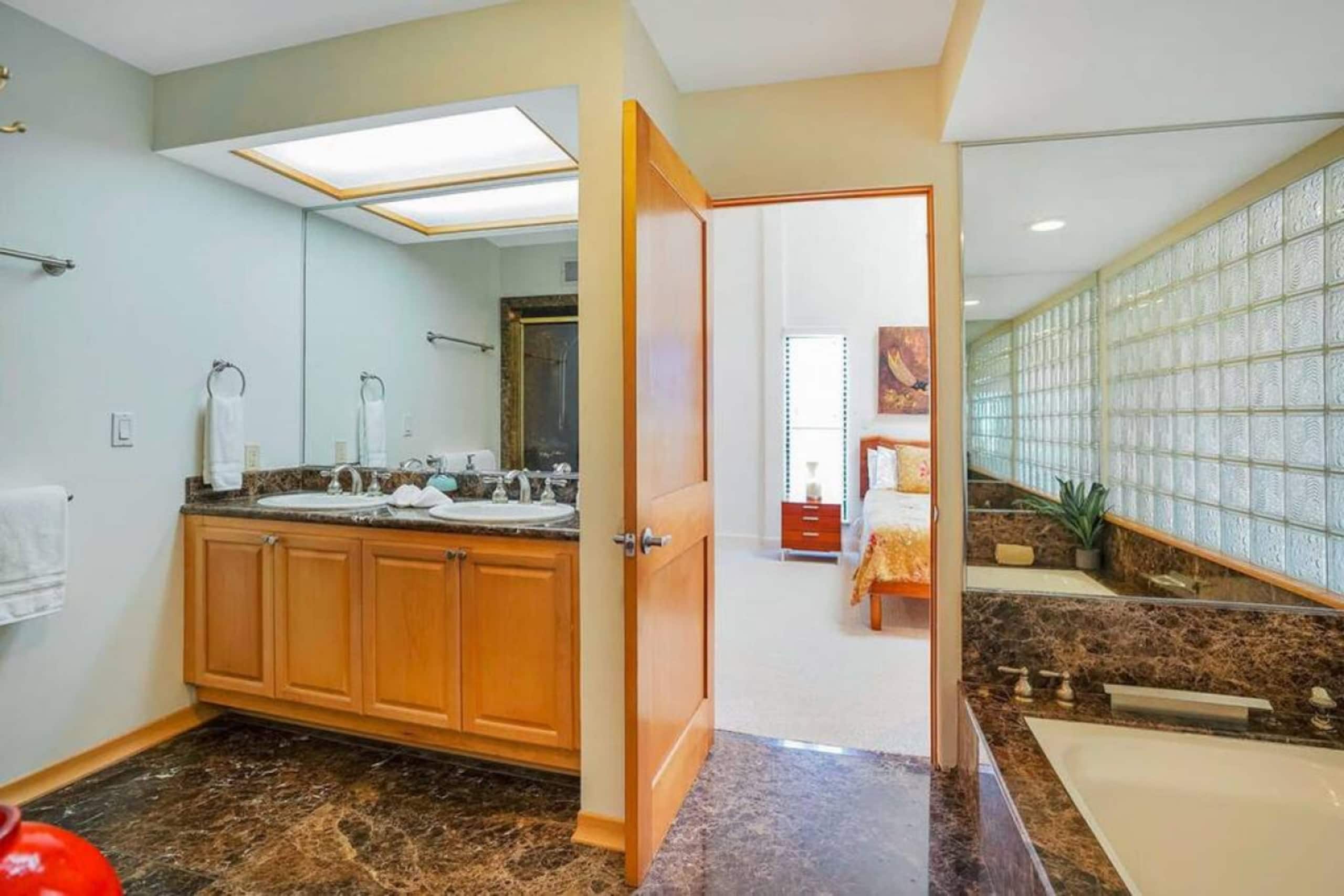 Luxury 2-Story Oceanfront Condo w/ Views & Pool - Photo 34