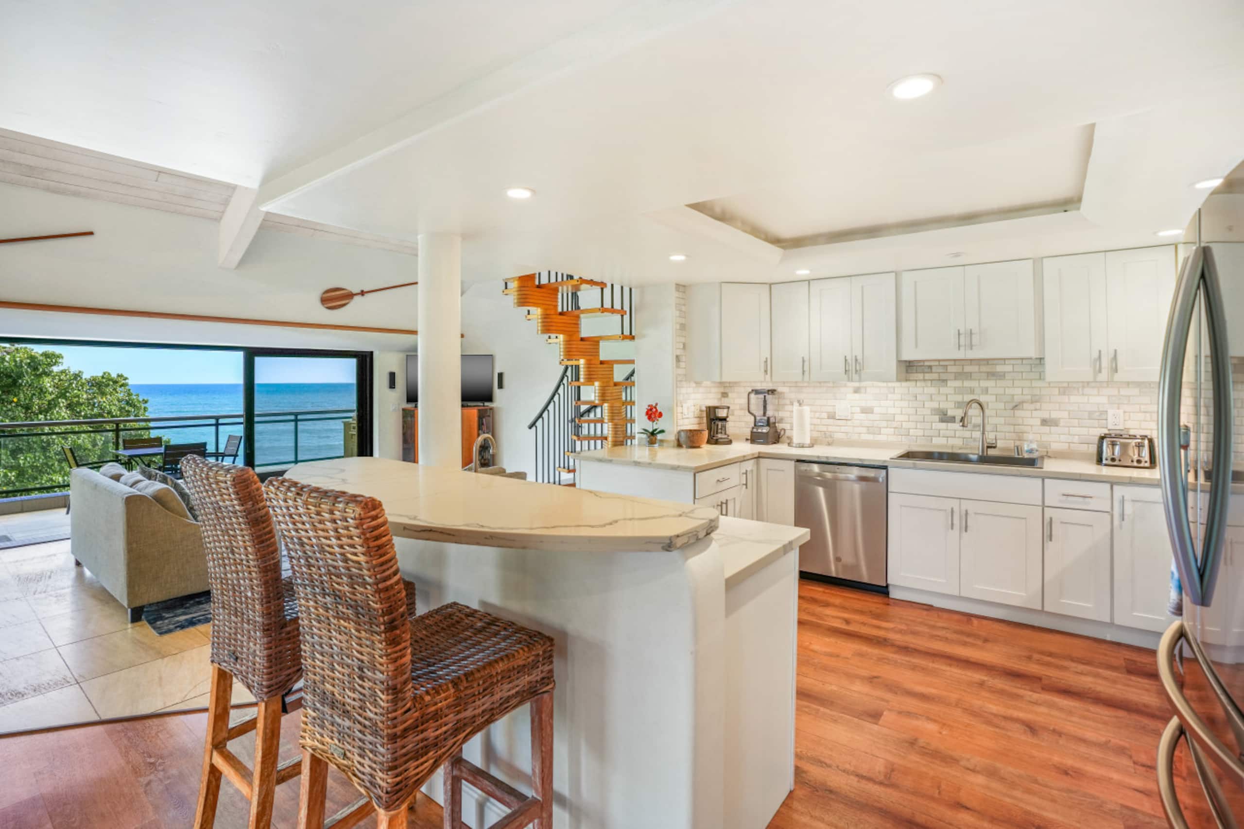 Luxury 2-Story Oceanfront Condo w/ Views & Pool - Photo 17