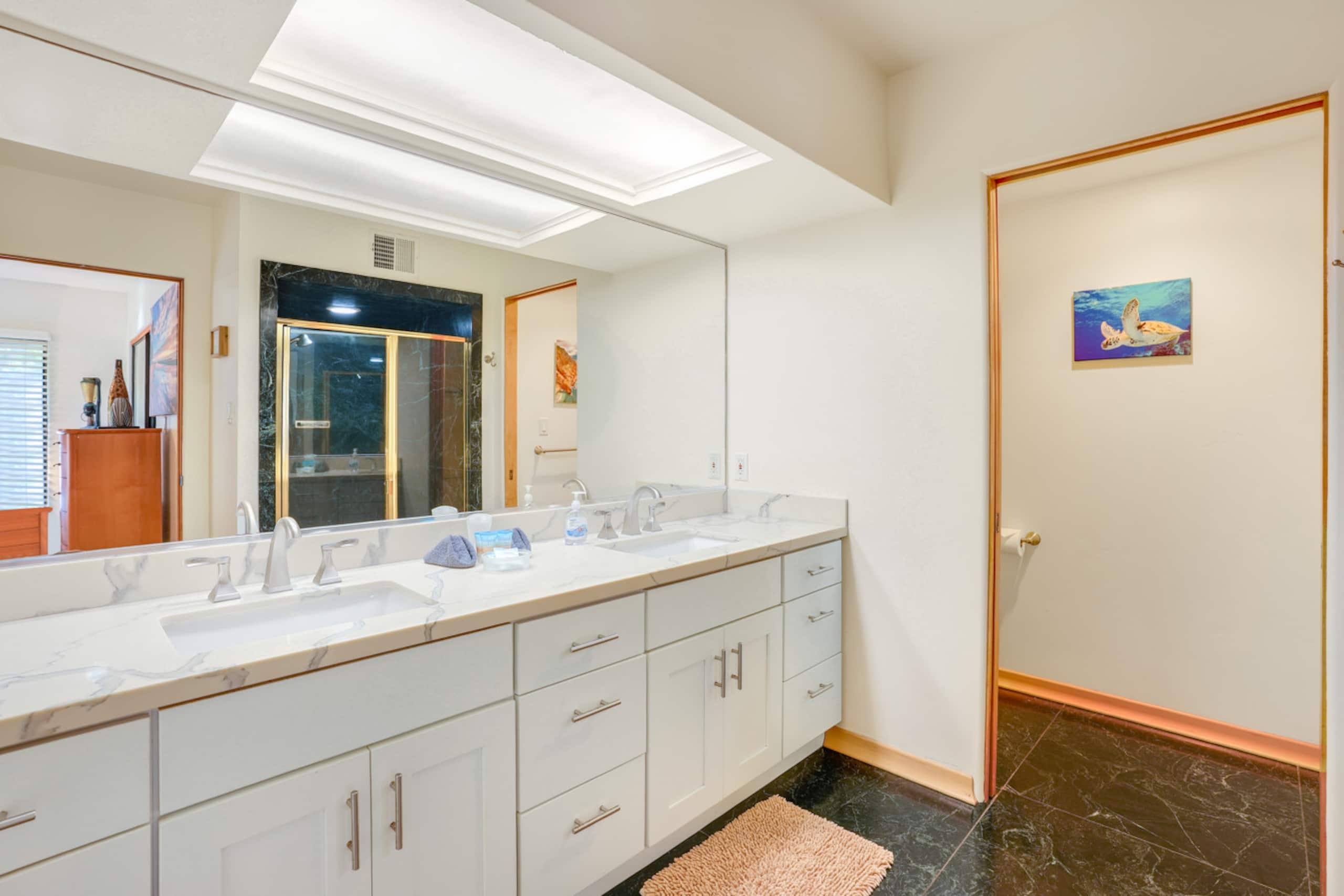 Luxury 2-Story Oceanfront Condo w/ Views & Pool - Photo 30