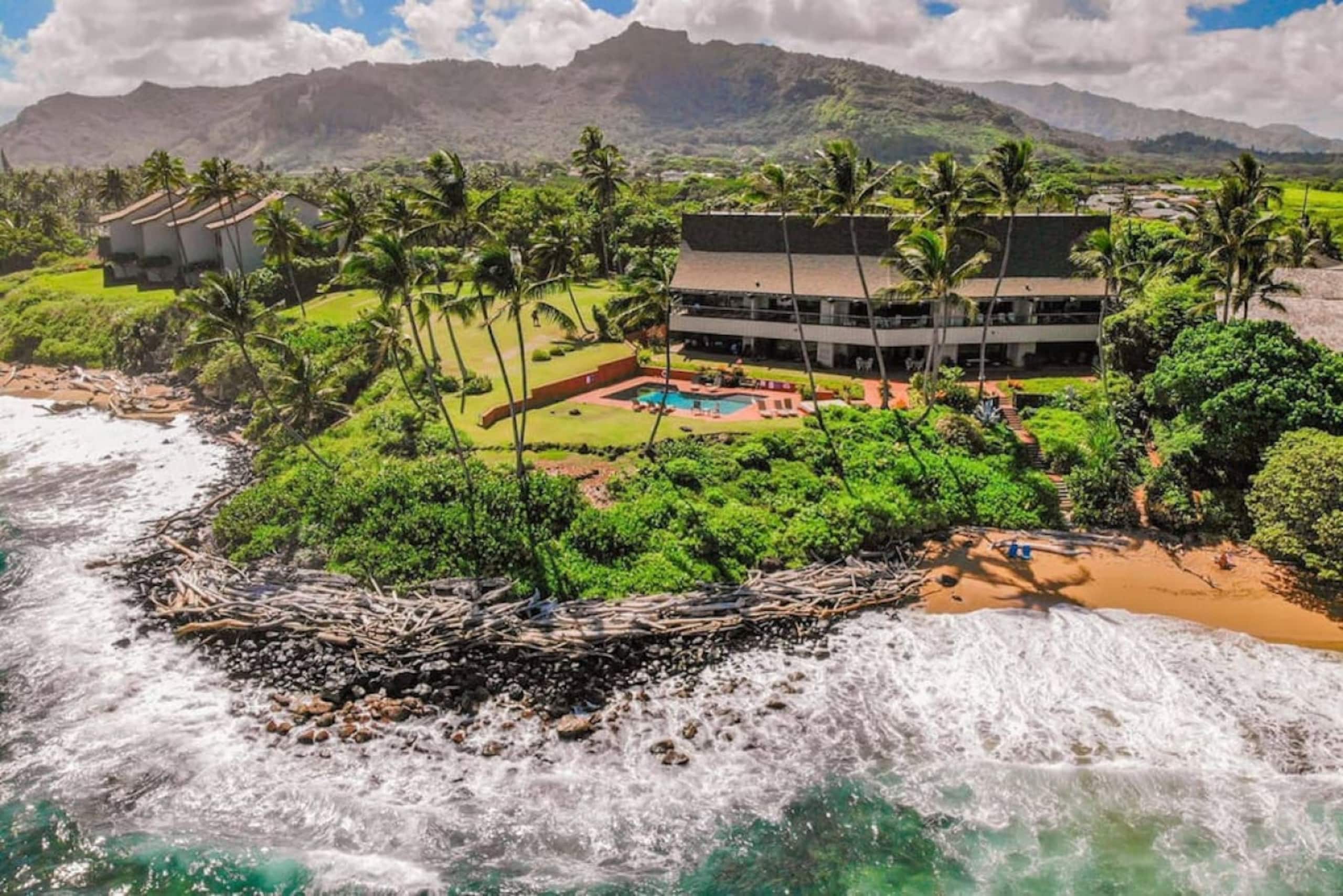 Luxury 2-Story Oceanfront Condo w/ Views & Pool - Photo 71