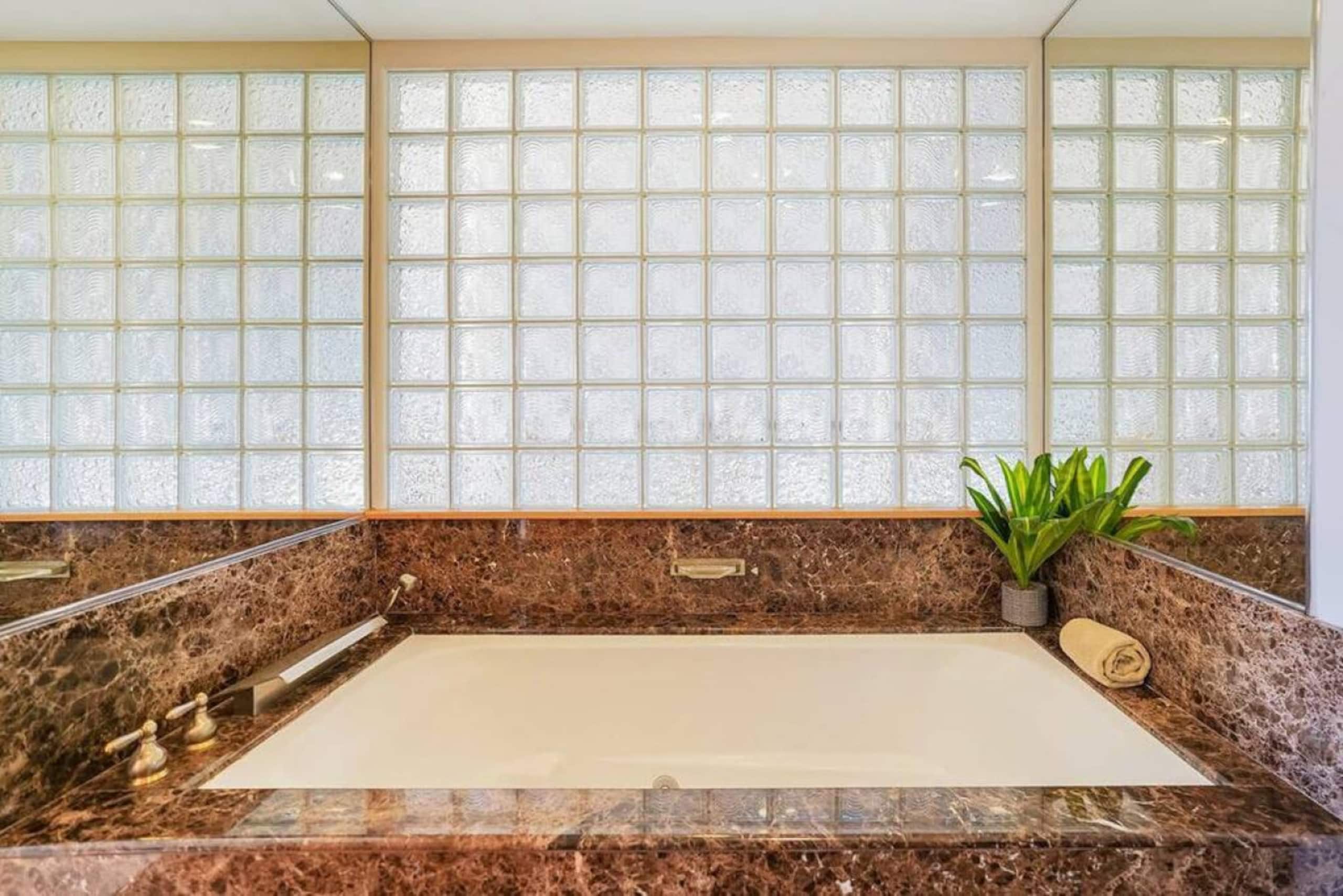 Luxury 2-Story Oceanfront Condo w/ Views & Pool - Photo 60