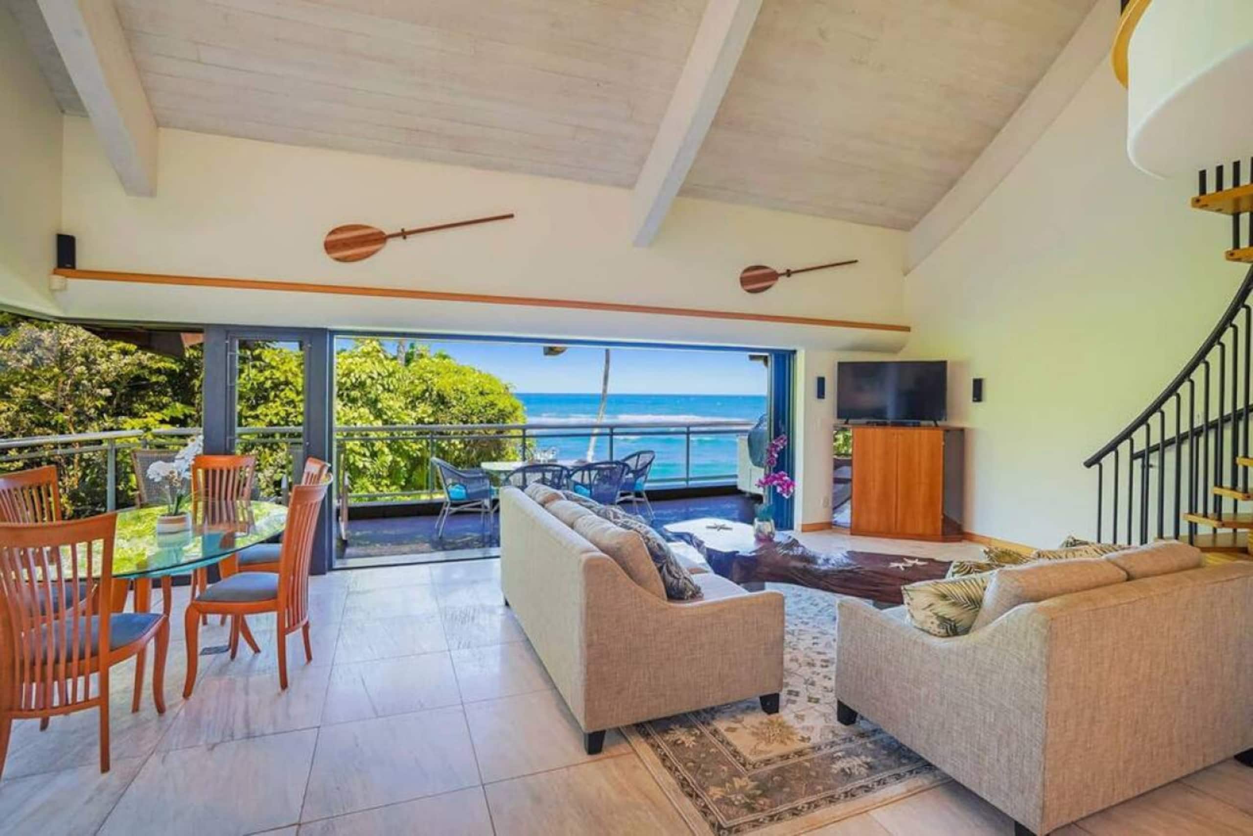 Luxury 2-Story Oceanfront Condo w/ Views & Pool - Photo 4