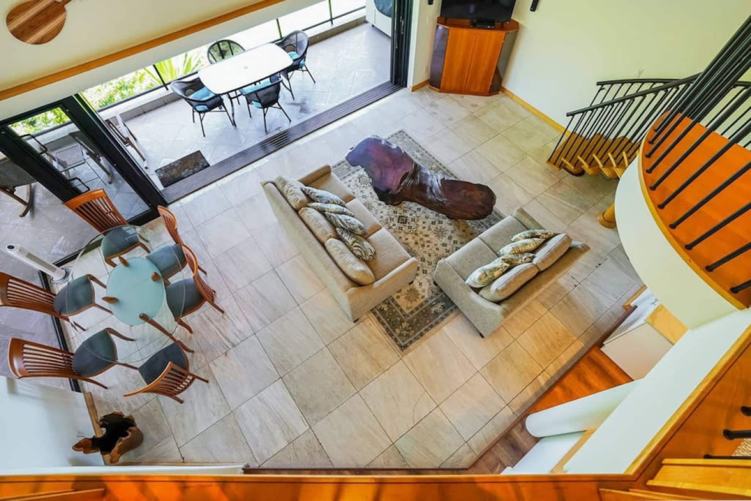 Luxury 2-Story Oceanfront Condo w/ Views & Pool - Photo 6