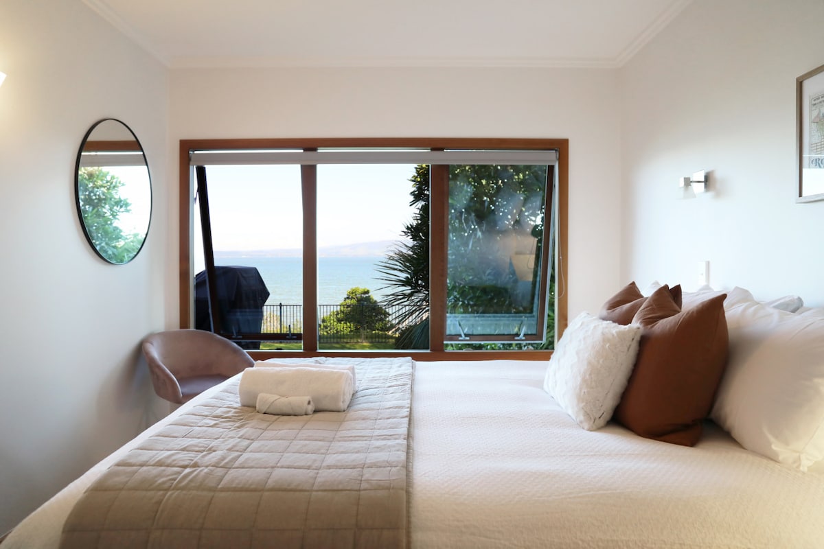 ห้องนอน 2 พร้อมเตียงคิงไซส์