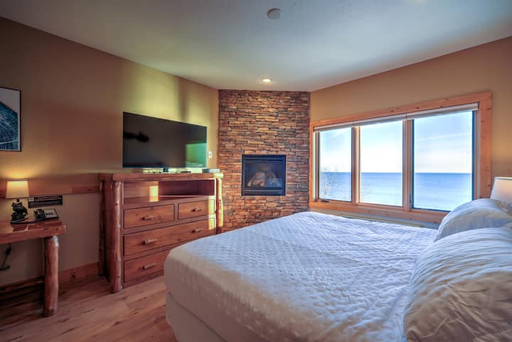 Lakefront Bedroom Suite 2 | King Bed | Gas Fireplace